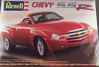 White Revell Chevy SSR 1:25