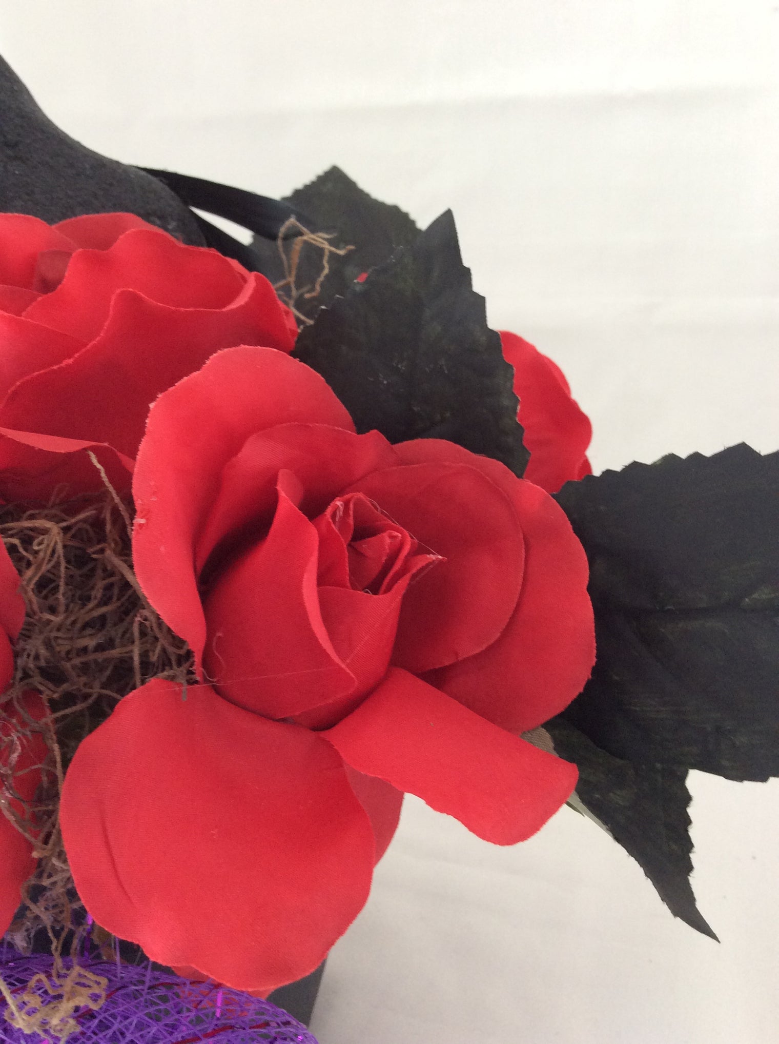 Clay Pot with Red Roses, Tabletop Decoration, Halloween Party Decoration, Black Crow on Roses