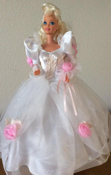 Romantic Bride Barbie - Vintage 1992