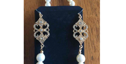 Avon Peacock Pearlesque Long Necklace