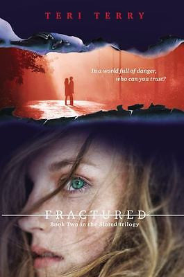 Fractured: Slated Trilogy Book 2 By Teri Terry, Hardback 2013